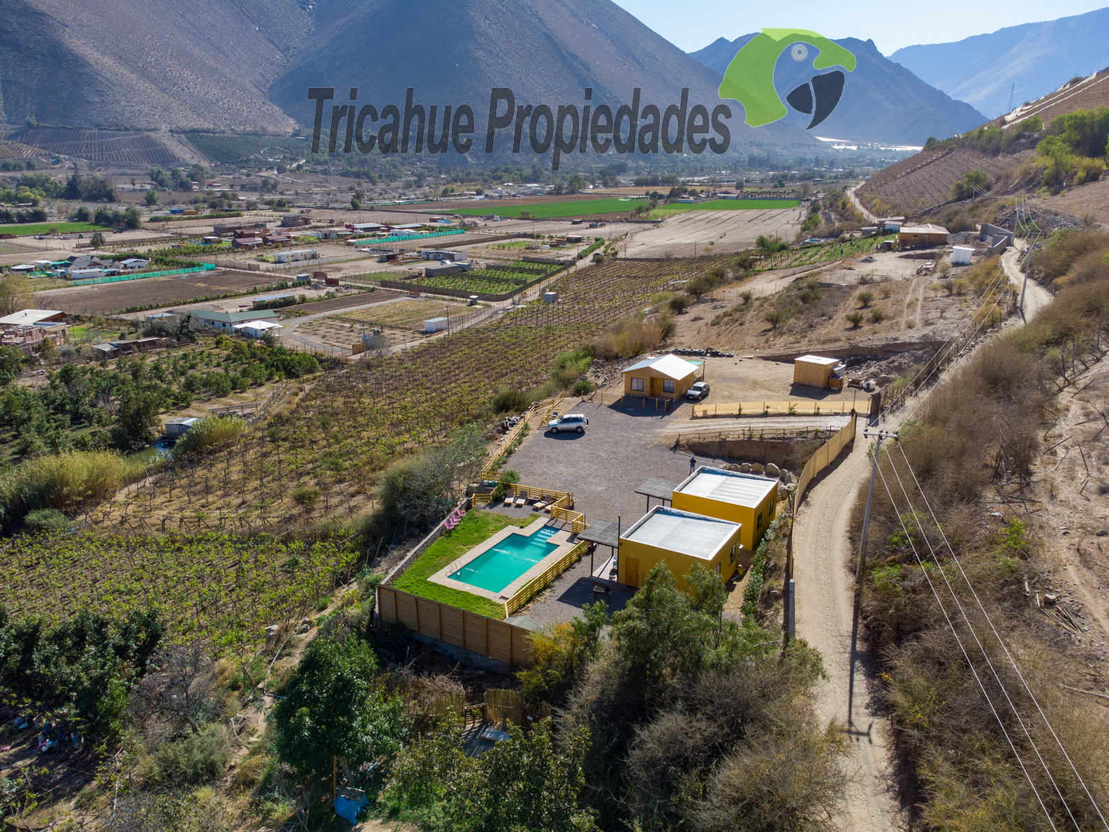 Terreno con cabañas amobladas para turistas y piscina, Valle del Elqui. $210 millones