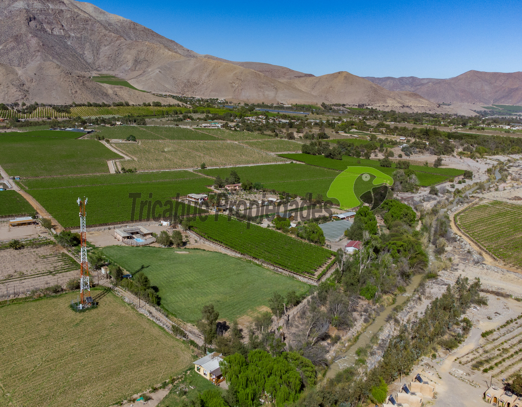 Hermoso terreno de 1,12 ha, con casa amoblada y orilla de río, Valle del Elqui. $245 millones