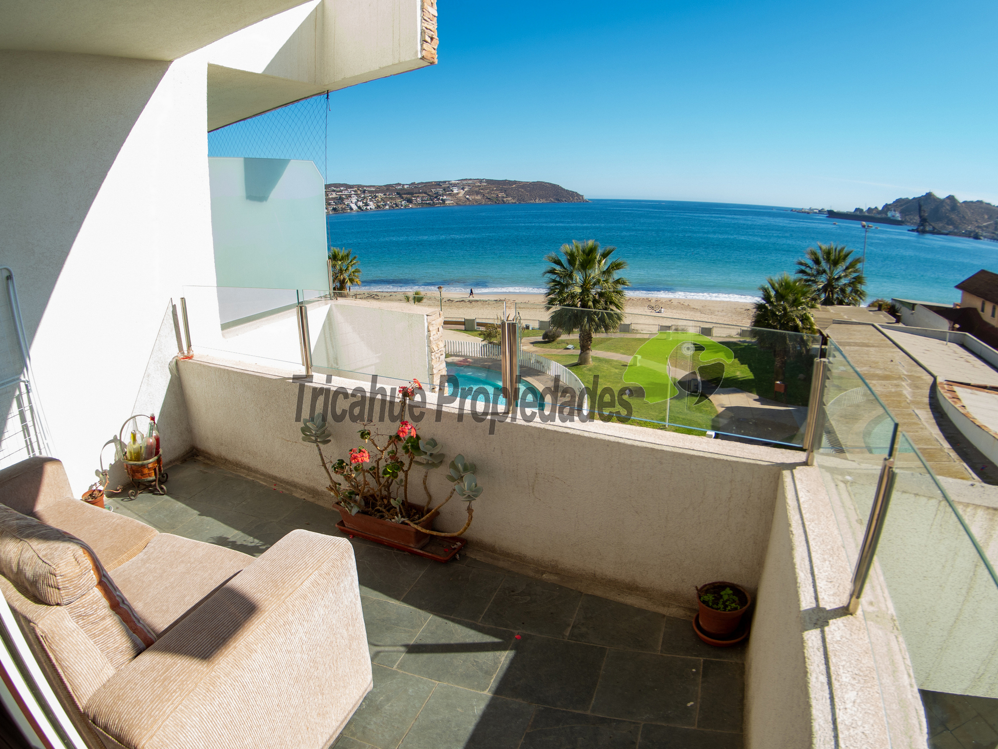 Hermoso departamento amoblado, primera línea playa La Herradura, 3D y 2B. Coquimbo. 5.060 UF
