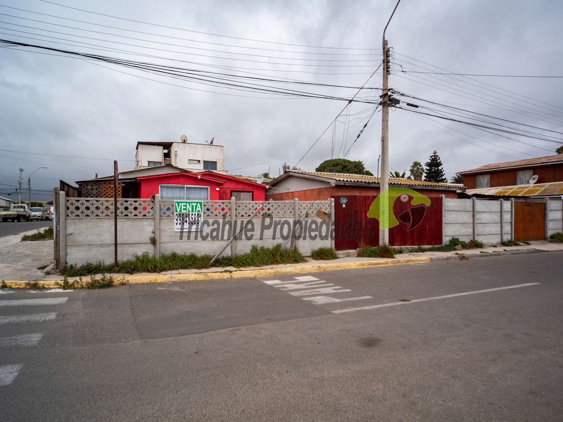 Venta de casa esquina en Caleta San Pedro, 3 d y 1B. Terreno de 200 m2. La Serena. $75 mm