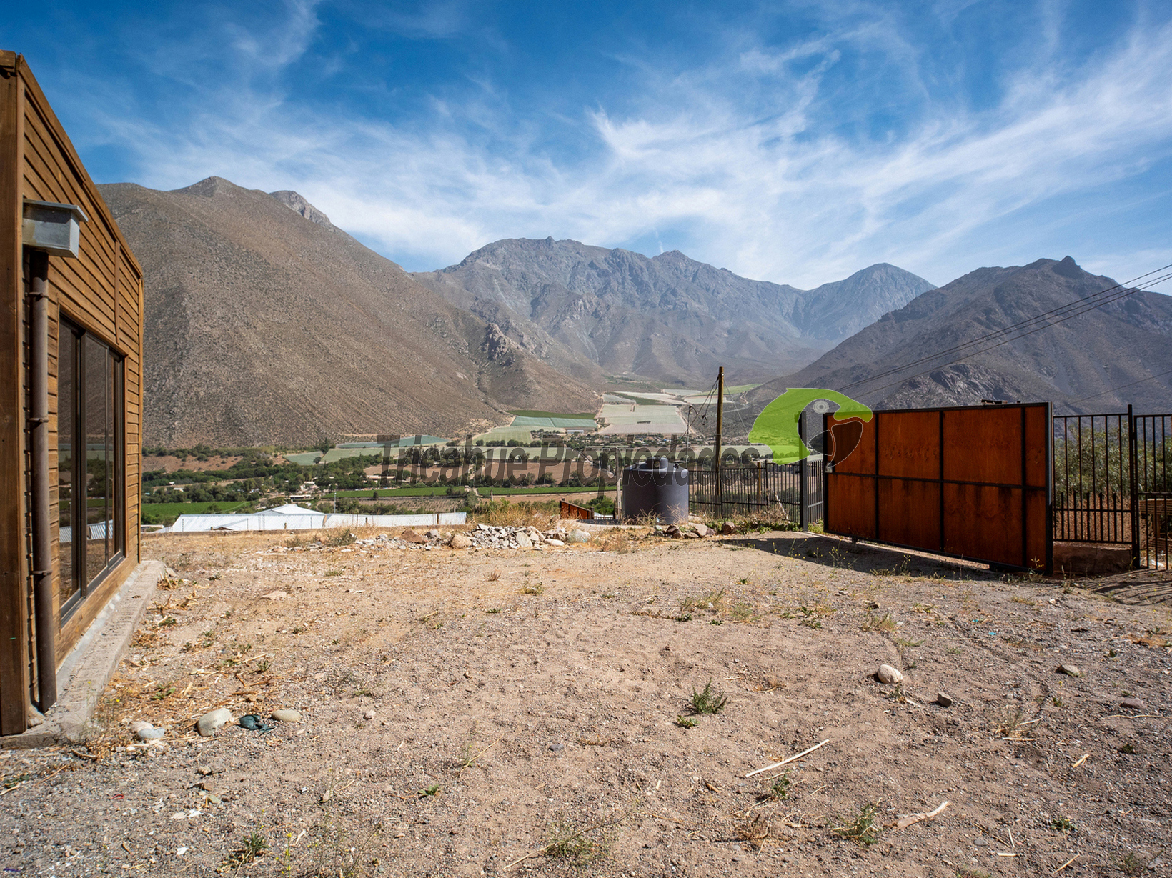Sitio urbano de 737 m2 con linda casa. Electricidad y agua potable instaladas. Andacollito, Valle del Elqui. $68 millones